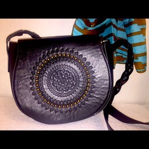 Forever 21’s Doily Texture Pattern Crossbody bag